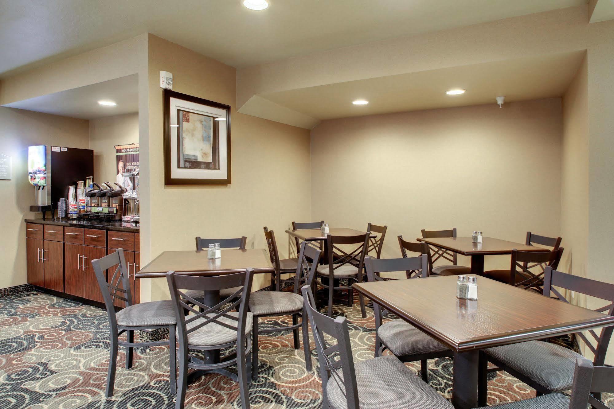 Cobblestone Inn & Suites - Schuyler Екстериор снимка